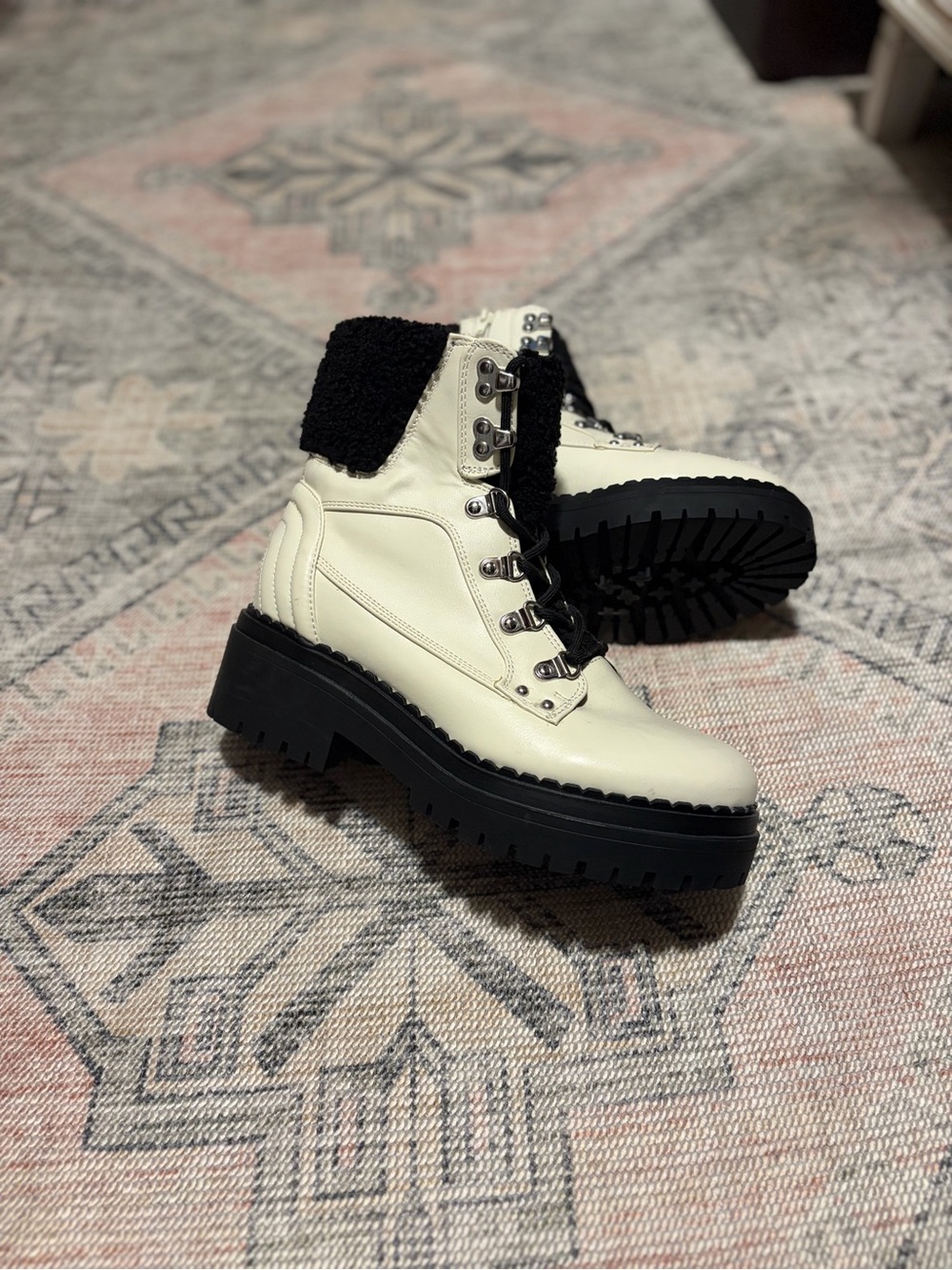 NWOT GBG Los Angeles Cream Platform Boots